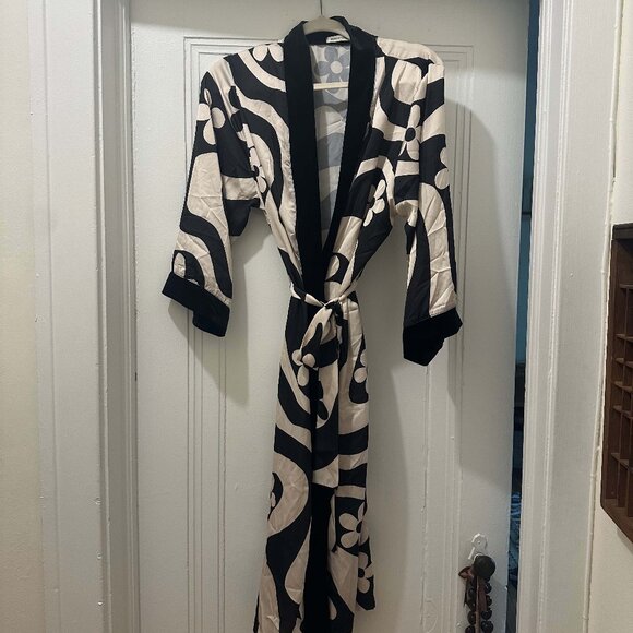 Urban Outfitters - Groovy Robe - Picture 1 of 3
